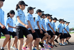 素質(zhì)夏令營讓孩子學會主動向前