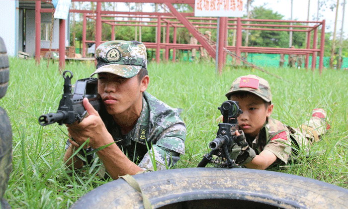 孩子參加揚(yáng)州軍事夏令營(yíng)的收獲有哪些呢？.gif