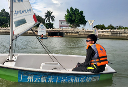 一個(gè)人的劃船時(shí)光