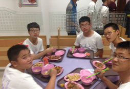 愉快的用餐時(shí)光