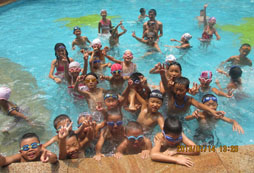 銀川游泳夏令營增強青少年的身體素質(zhì)