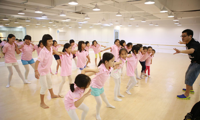 7歲女生藝術(shù)夏令營