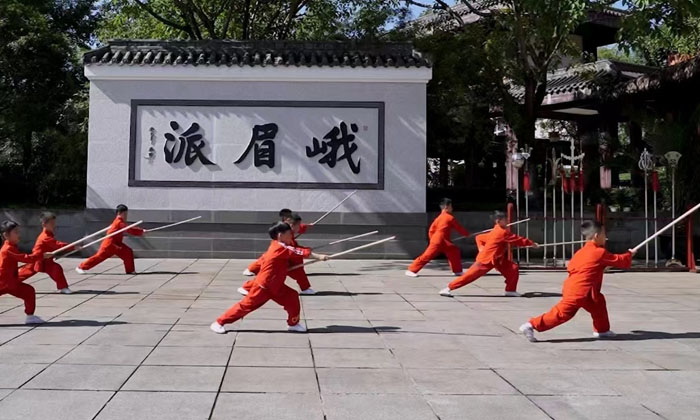 藝術(shù)夏令營(yíng)多少錢(qián)