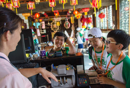 藝術(shù)夏令營(yíng)讓同學(xué)們張開(kāi)藝術(shù)的翅膀