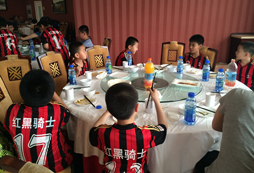 義烏足球夏令營(yíng)能提升孩子哪些方面？