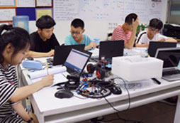 高中人工智能科技夏令營(yíng)讓學(xué)生先行一步!
