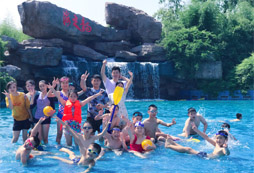  青少年參加游泳夏令營(yíng)有什么好處呢？