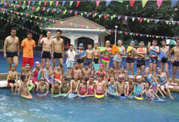 <strong>6-16歲青少年游泳夏令營開展水上拓展游戲！</strong>
