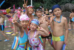 <strong>青少年參加游泳夏令營塑造完美身型</strong>