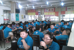 <strong>報名參加中小學生游泳夏令營多運動更健康！</strong>