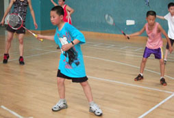 羽毛球和網(wǎng)球運(yùn)動花費對比分析