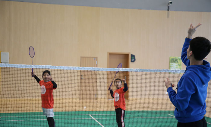 16歲的孩子適合參加羽毛球夏令營嗎？