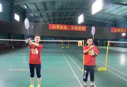 愛(ài)上網(wǎng)的孩子適合的羽毛球夏令營(yíng)嗎？