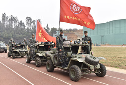 云南軍事夏令營2024對青少年作風進行鍛煉！