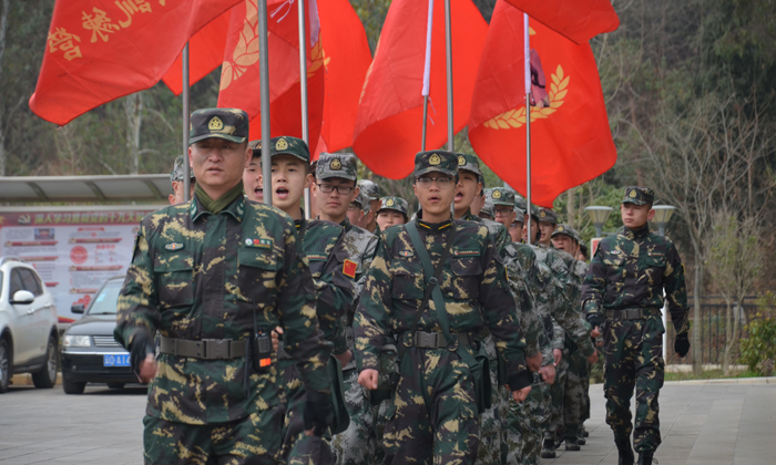 云南軍事夏令營(yíng)
