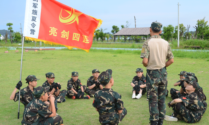休息時(shí)間教官學(xué)員互動(dòng)娛樂(lè)