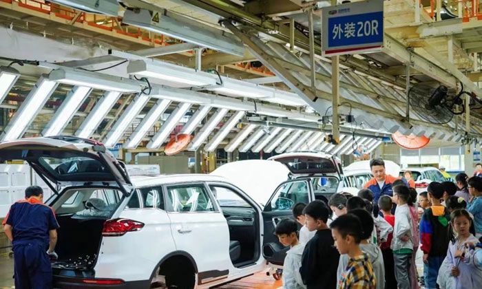 參觀汽車工廠