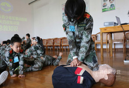 浙江軍事夏令營讓孩子勇于吃苦耐勞