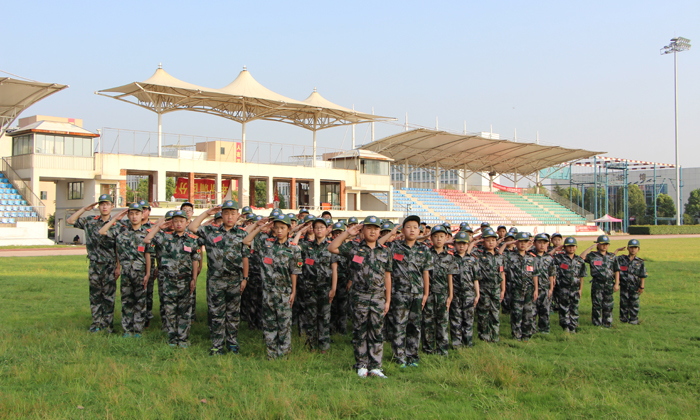 浙江參加青少年軍事夏令營(yíng)的感受.jpg
