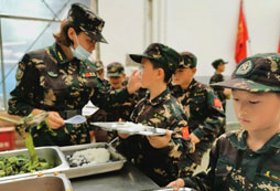 云南征服者軍事特訓(xùn)營(yíng)讓孩子體驗(yàn)最真實(shí)的軍旅生活