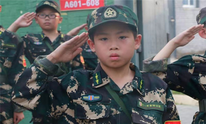 鄭州熱門軍事夏令營多少錢.jpg