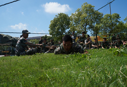 參加鄭州軍訓(xùn)夏令營給孩子一次受用終身的經(jīng)歷