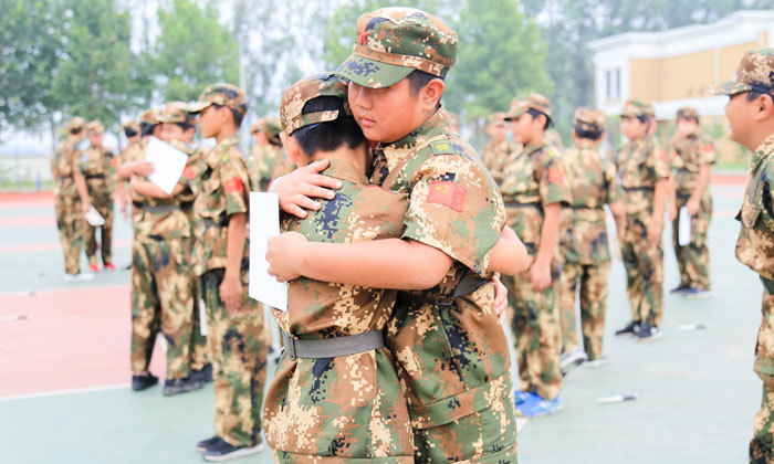 鄭州軍事夏令營(yíng)