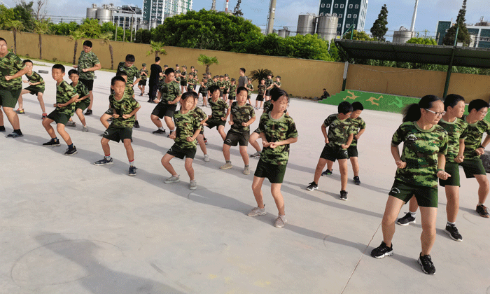 鄭州軍事夏令營(yíng).gif