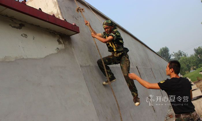 中小學(xué)生參加鄭州軍事夏令營有什么收獲.jpg