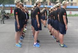 鄭州鍛煉孩子行為習(xí)慣的軍事夏令營費(fèi)用是多少