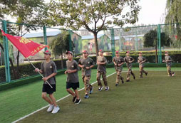 鄭州軍事夏令營(yíng)的課程有哪些特色？
