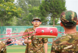  鄭州小學(xué)生軍事夏令營(yíng)養(yǎng)出優(yōu)良作風(fēng)