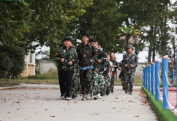 孩子的改變成長在鄭州中學生軍旅夏令營開始