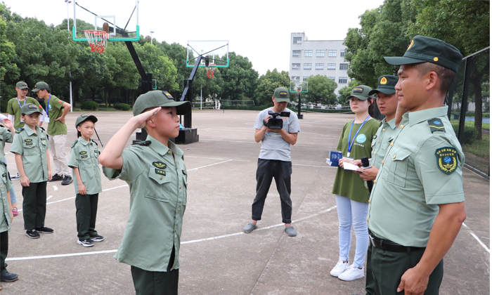 中學(xué)生軍事夏令營(yíng)活動(dòng)