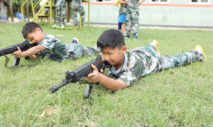 高中暑假軍旅夏令營(yíng)
