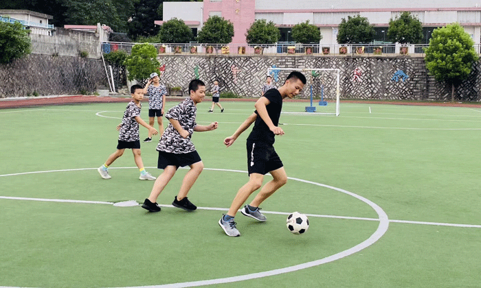 中學(xué)生足球夏令營多少錢