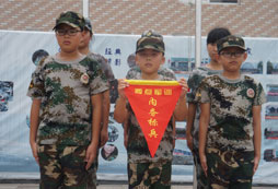 中學(xué)生軍事夏令營(yíng)讓孩子收獲成長(zhǎng)