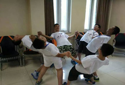 中學(xué)生夏令營攜手為中國培養(yǎng)男子漢