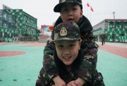 初中生參加軍事化夏令營如何報名？