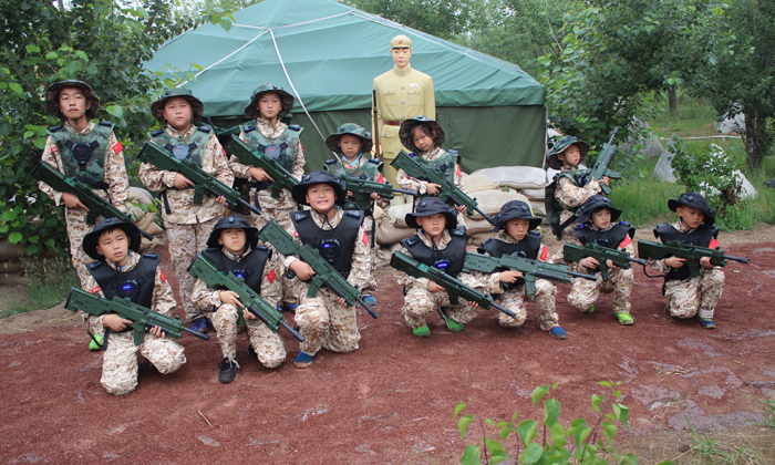 軍事體驗(yàn)夏令營(yíng)