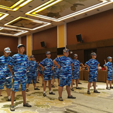 讓孩子參加軍事特訓(xùn)可以學(xué)到什么
