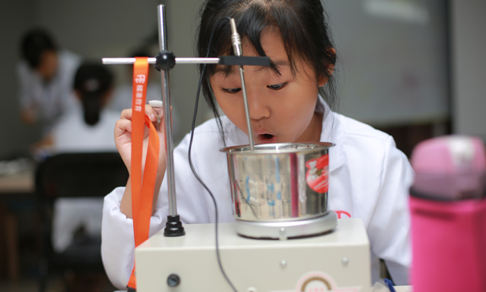 進行科學實驗
