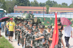 列隊(duì)行走
