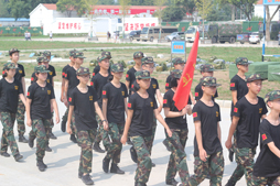 戰(zhàn)狼集結號夏令營活動提升孩子哪些方面？