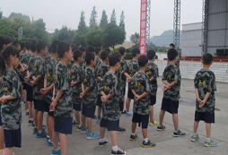 將良好的軍人品質(zhì)融入到青島珠穆朗瑪夏令營(yíng)