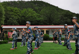 練拳，強(qiáng)身健體
