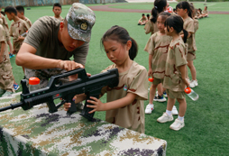 遵義兒童夏令營(yíng)帶領(lǐng)孩子體驗(yàn)軍營(yíng)