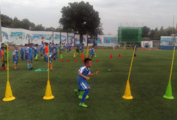 足球暑假夏令營(yíng)的課程有哪些優(yōu)勢(shì)