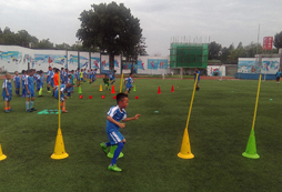 中學(xué)生足球夏令營(yíng)的教練水平怎么樣