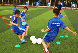 這個假期，足球夏令營帶你嗨翻天！